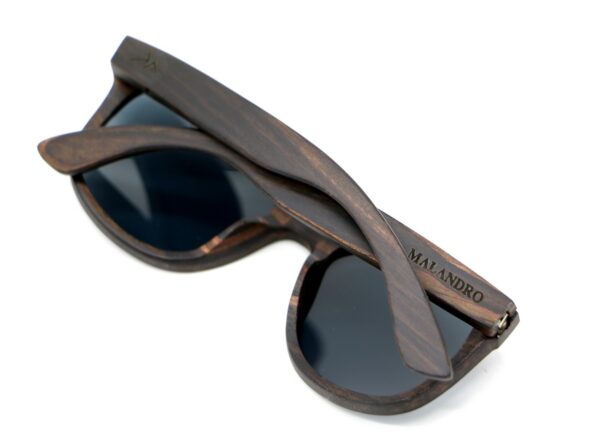 Sonnenbrille aus Ebenholz mit schwarzen Gläsern