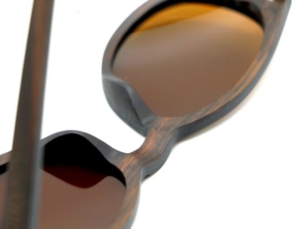 Detailansicht Holzsonnenbrille