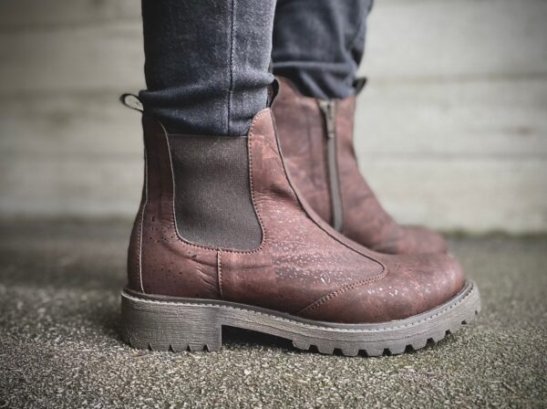 Vegane Kork Boots im Chelsea Look